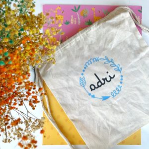 Mochila de algodón personalizada para los pequeños o no tan pequeños. Medidas 40x36cm